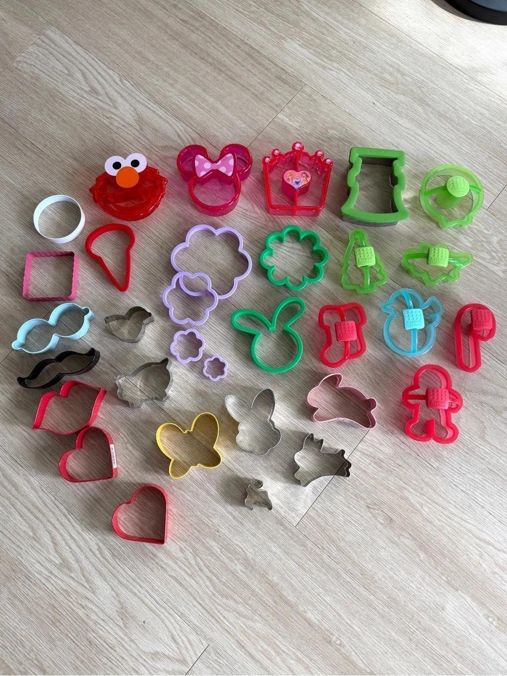 Lot of 32 Cookie Cutters metal plastic holidays & shapes, Some Vintage 1999